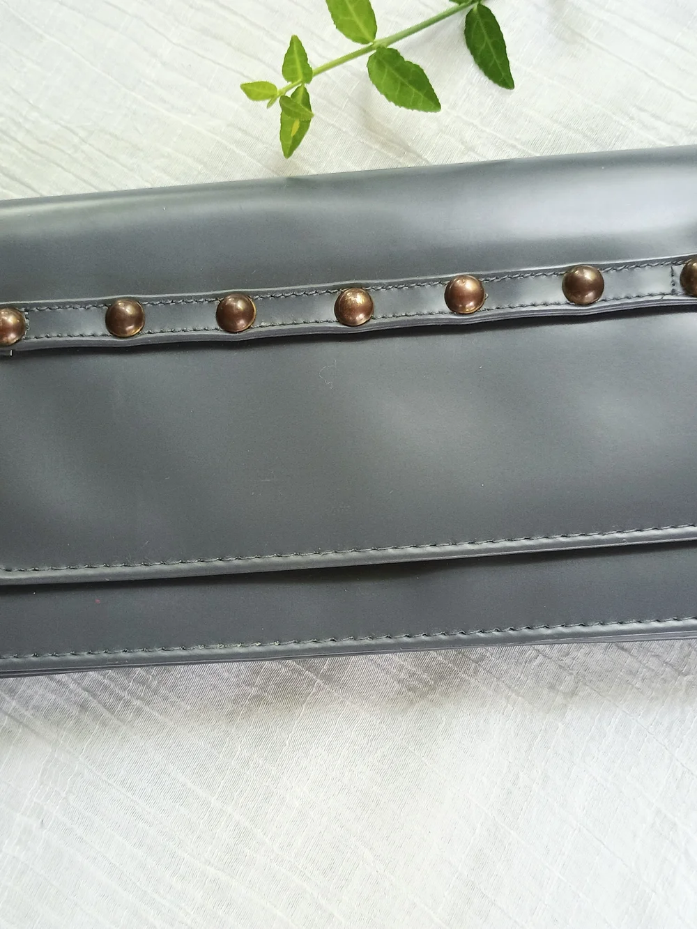 🌚 WHIMSIGOTHIC STYLE 🌚 VTG Gray Faux Leather Chi Elite Envelope Clutch, Mod